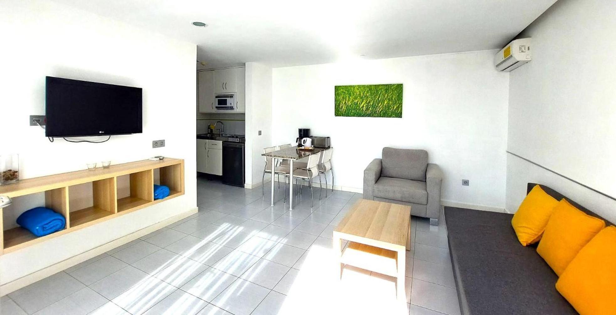 Premium One bedroom apartment balcony sea view Air Conditioning,1691981780:JPEG