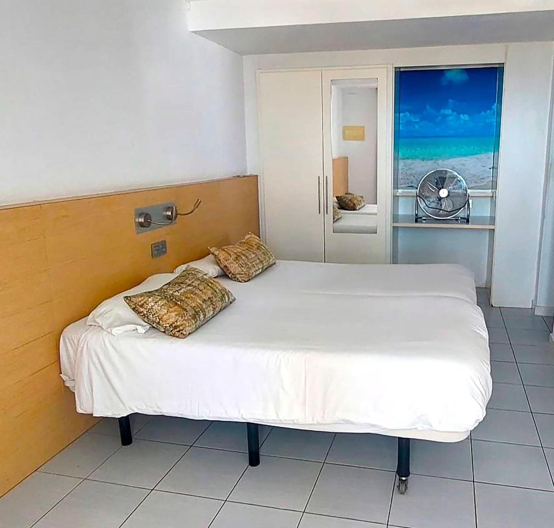 Classic One Bedroom Apartment small balcony sea view,1697799889:JPEG